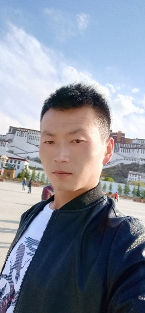 阳光下的小草的第一张照片--安庆相亲服务中心