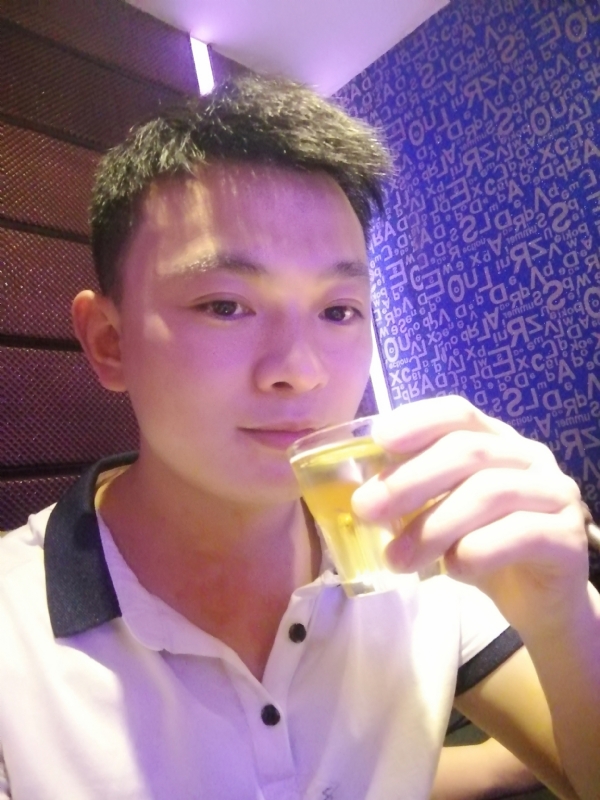 幸福的拥抱的第一张照片--安庆相亲服务中心