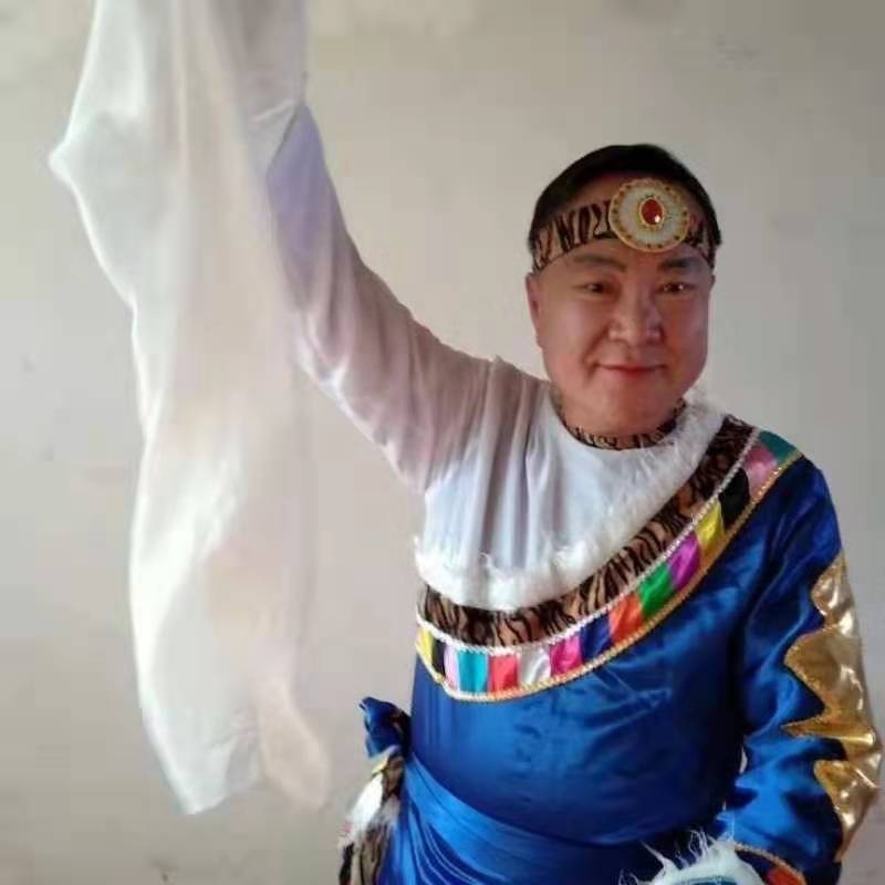 走在冷风中的第一张照片--安庆相亲服务中心