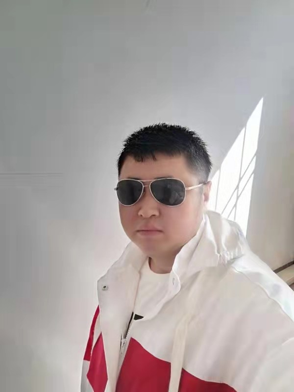 大漠叔叔的第一张照片--安庆相亲服务中心