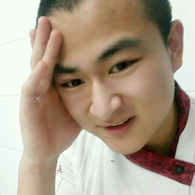 人潮拥挤的第一张照片--安庆相亲服务中心