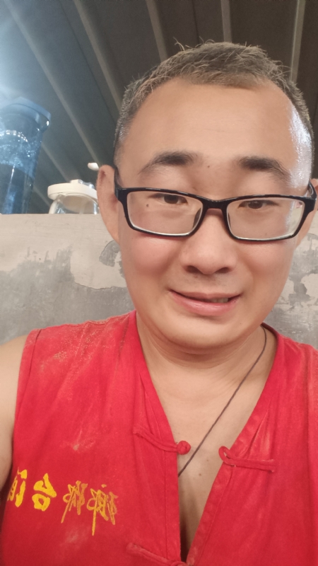 黑黑一笑的第二张照片--安庆相亲服务中心